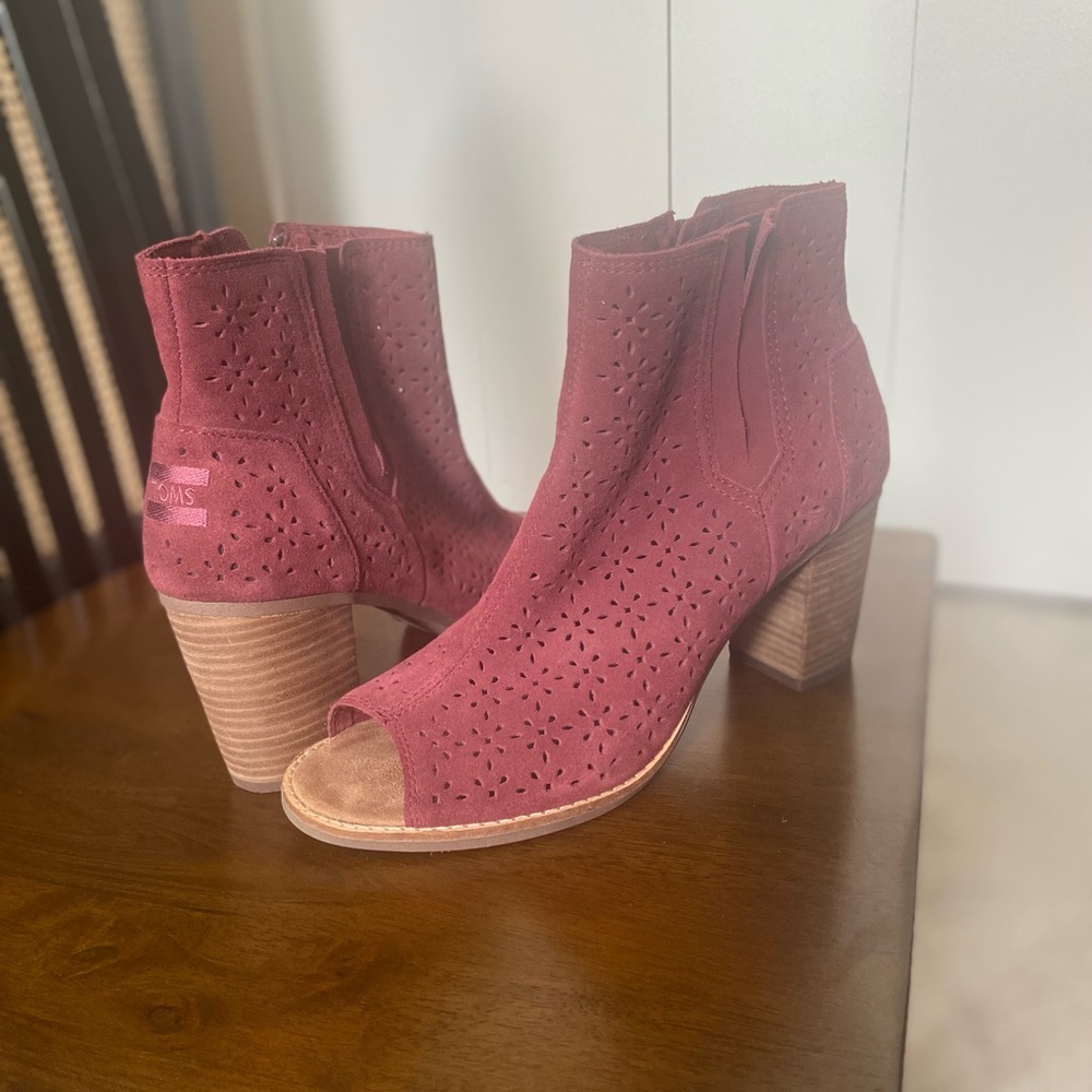 Tom’s Peep Toe Suede Heel